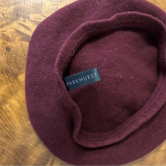 CND Wool Parkhurst Burgundy Beret with Faux Fur - Picture 5 of 6